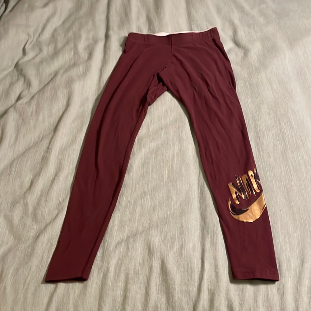 Maroon Nike leggings